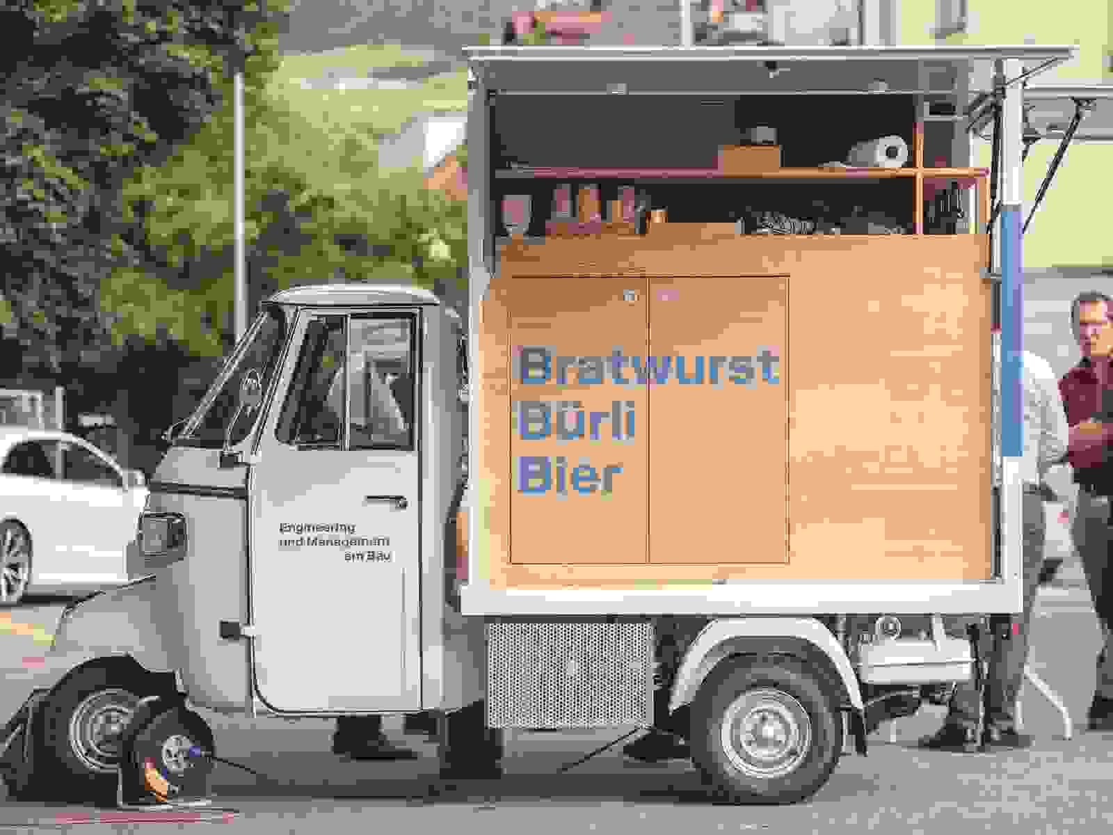 B3-Mobil mit Bürli Bratwurst Bier