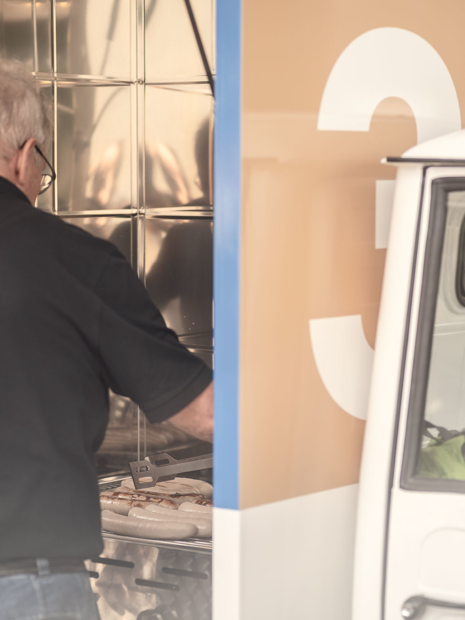 B3-Mobil mit Bürli Bratwurst Bier