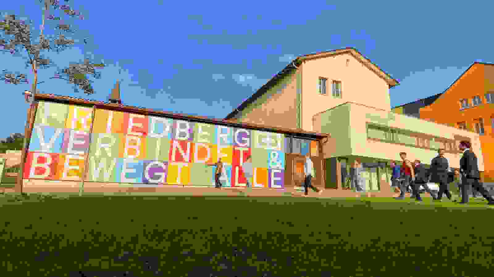 Buchstabenwand Gymnasium Friedberg