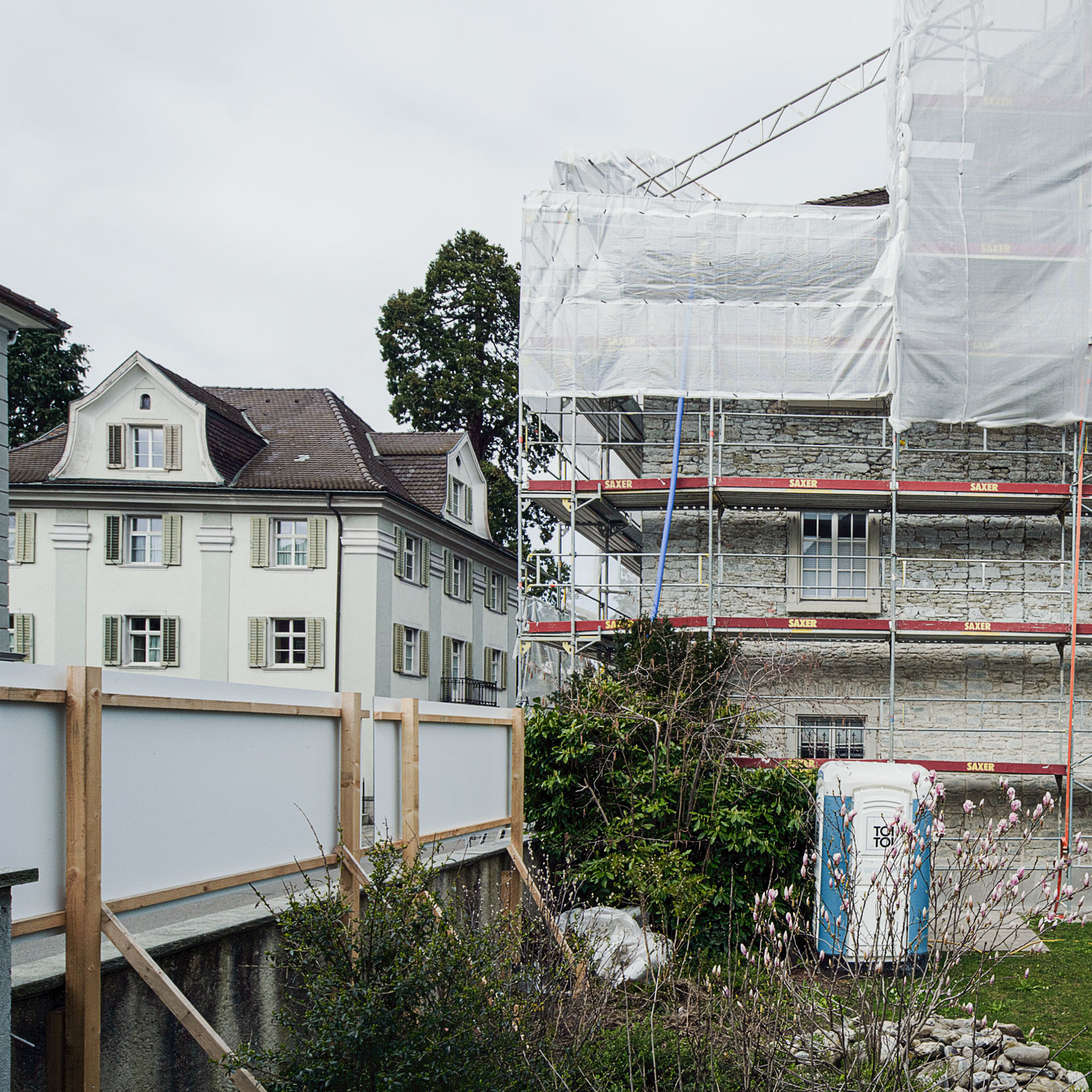 Bautafel der Maria baut