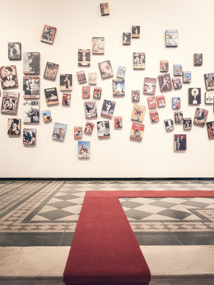 Ausstellungsgrafik und Szenografie Mode Circus Knie im Textilmuseum St.Gallen